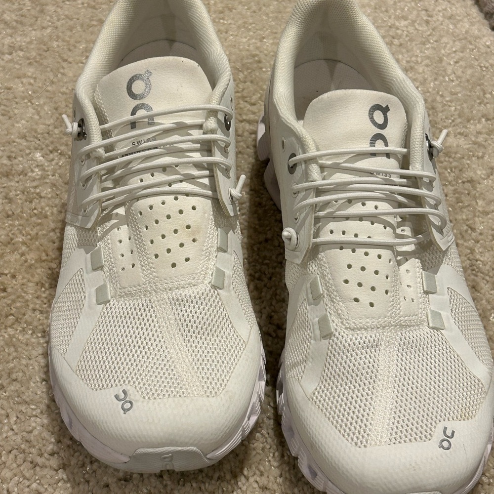 Womens White ON cloud 5 runnings shoes sneakers size 7